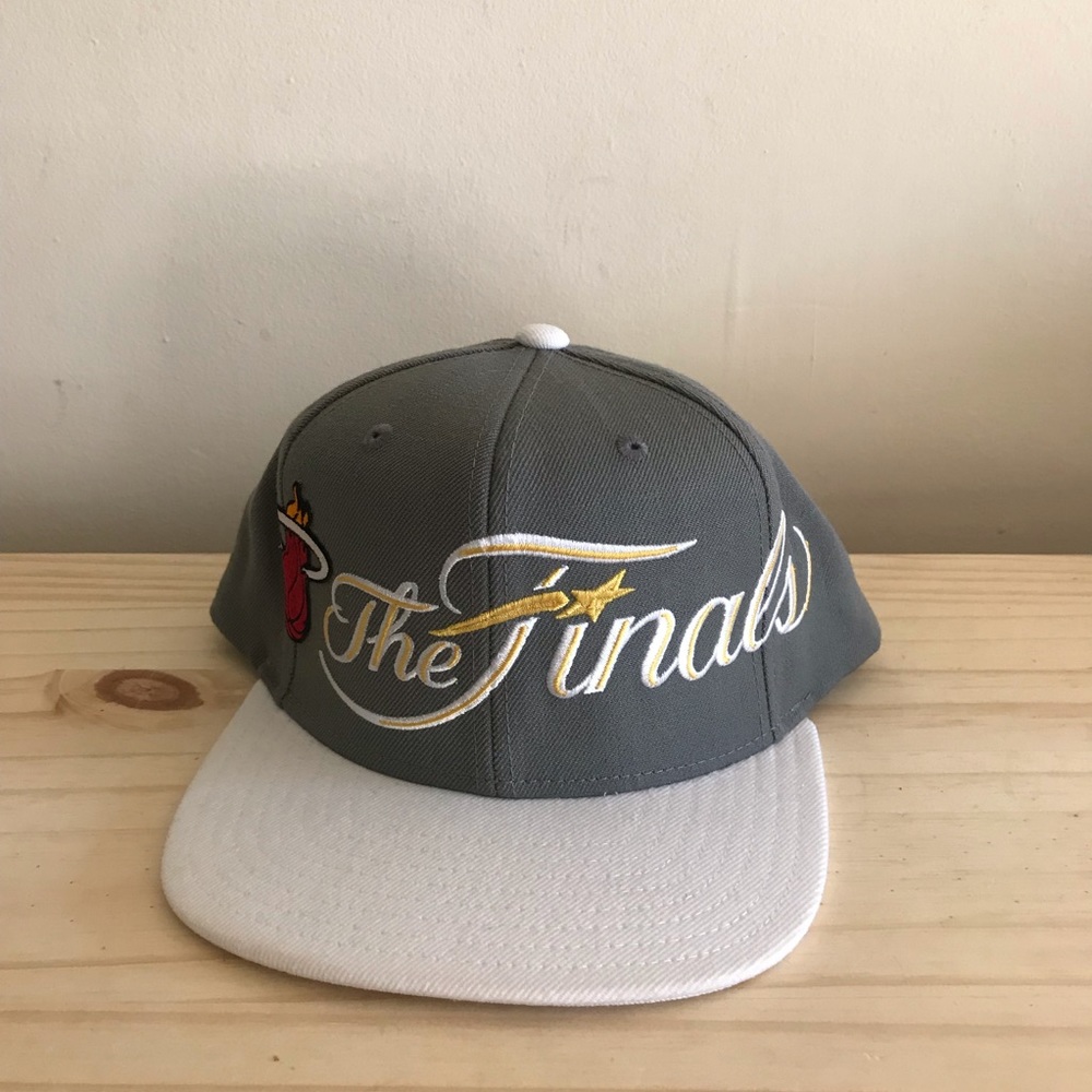 Adidas Miami Heat The Finals NBA Grey Snapback Hat